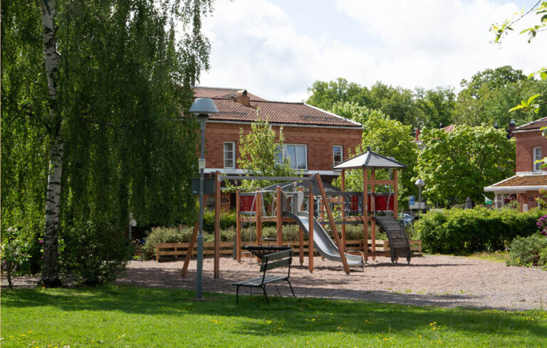 Lekpark i bostadsområde.